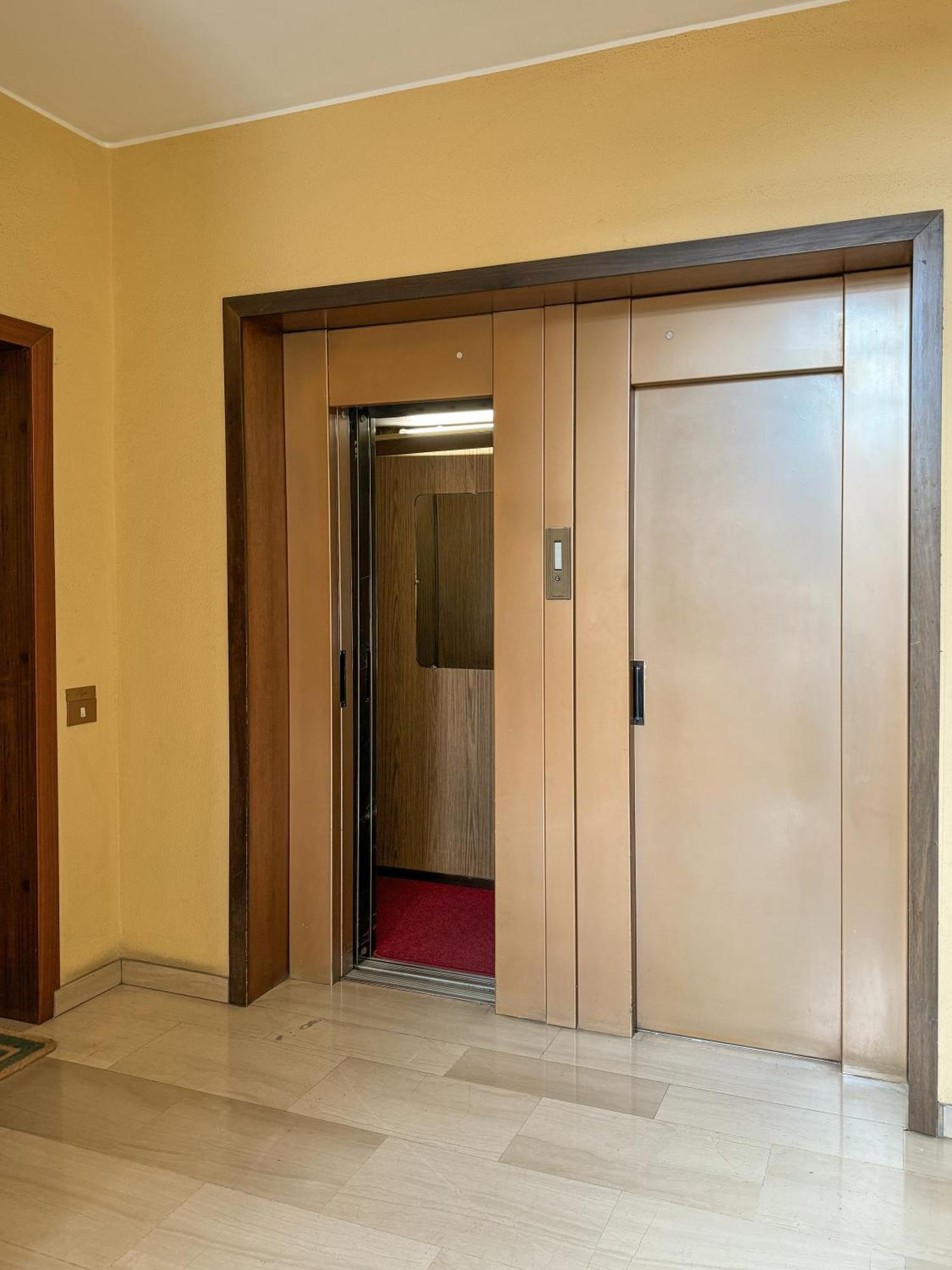 Free Parking - 5 Star - Sauna Luxury Apartment Milan Bagian luar foto